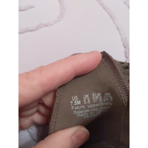 Fergalicious by Fergie shoes Booties 2" Stacked Heel Zipper Back Faux Suede 7.5 - Picture 6 of 6